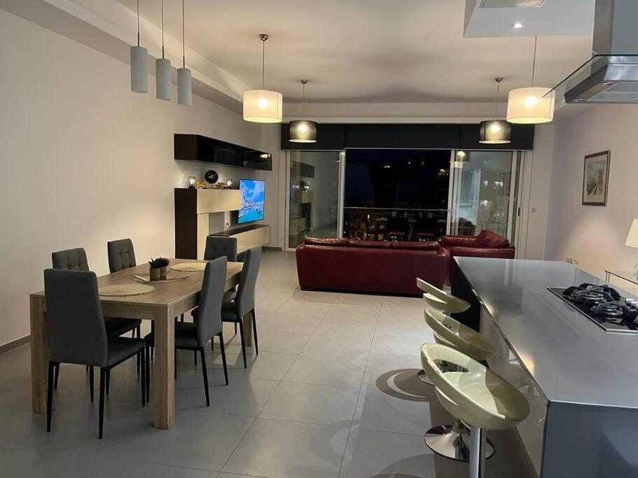 Seafront Two Bedroom Apartment San Ġiljan Extérieur photo