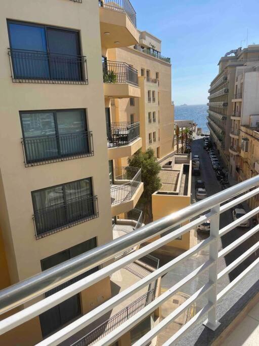 Seafront Two Bedroom Apartment San Ġiljan Extérieur photo