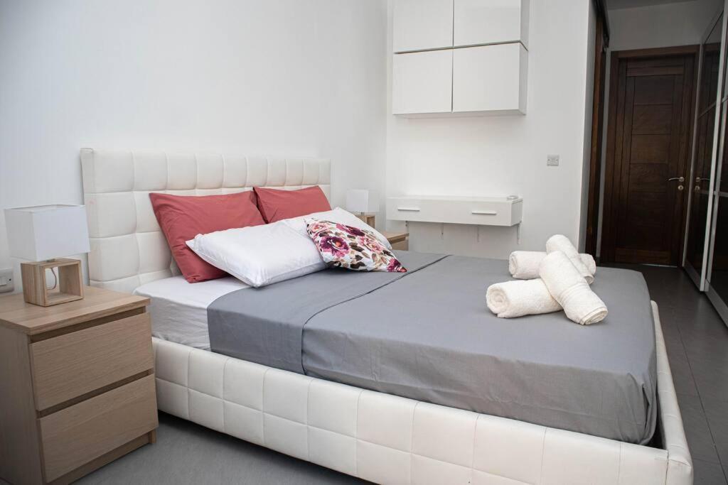Seafront Two Bedroom Apartment San Ġiljan Extérieur photo